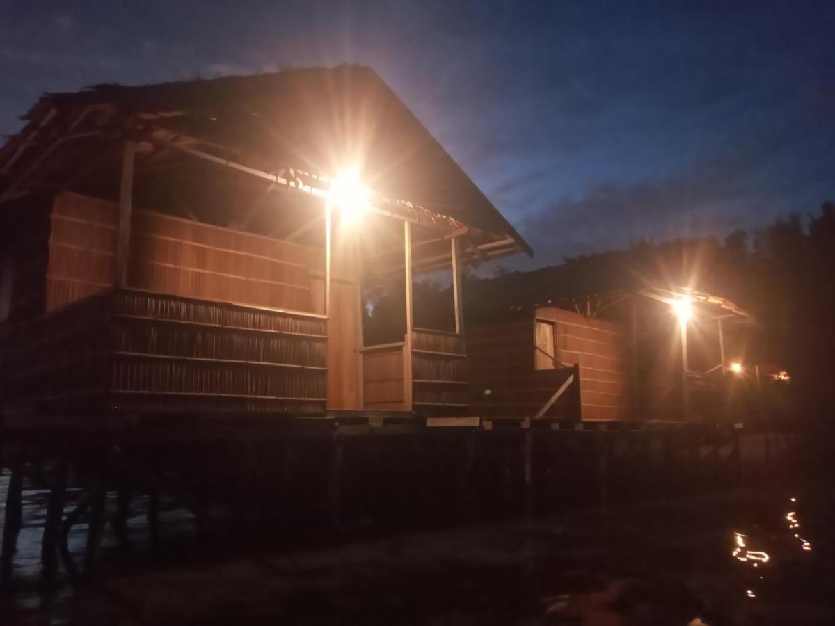 Arborek Diving Homestay R4 Besir ภายนอก รูปภาพ